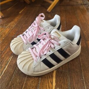 Superstar 92 Adidas Sneakers - White, Black, and Pink